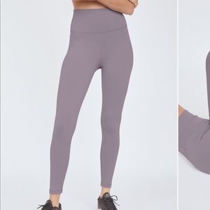 Aritzia TnaLIFE™ Atmosphere Super Hi-Rise 7/8 Legging